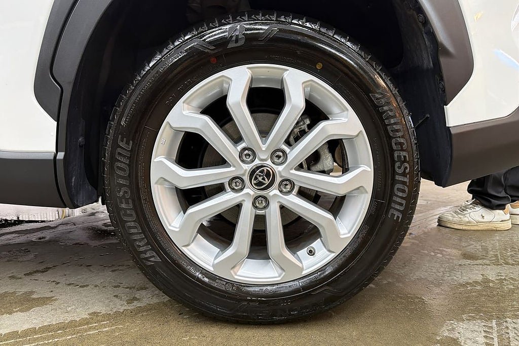 Vehicle Image 16