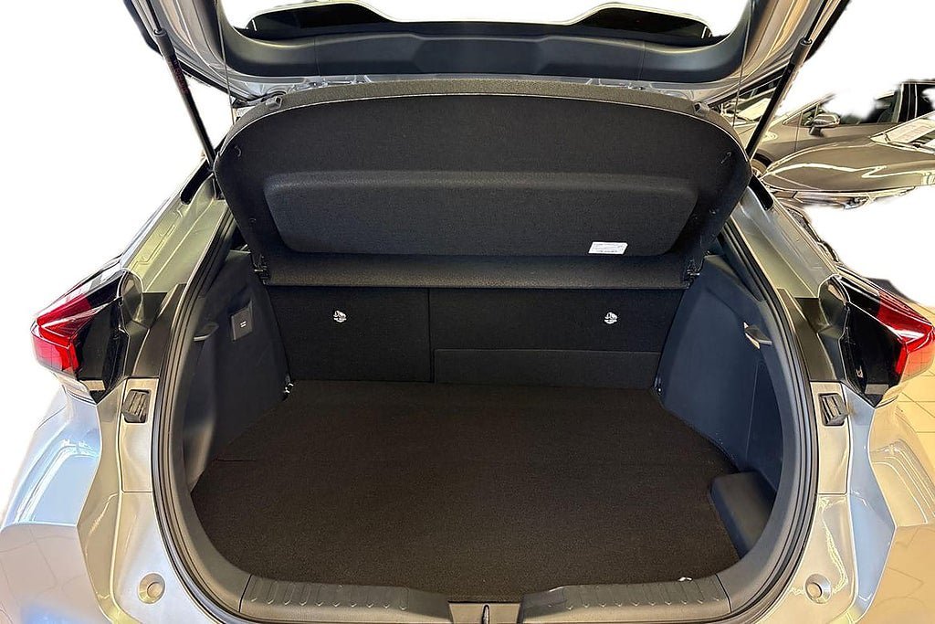 Vehicle Image 12