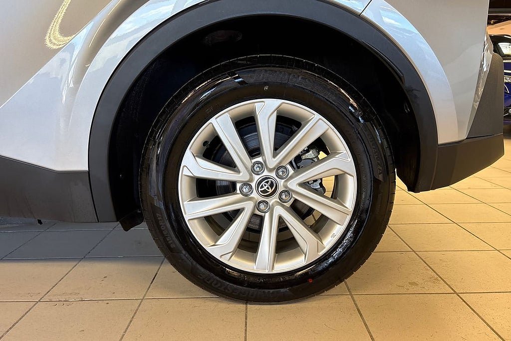 Vehicle Image 16