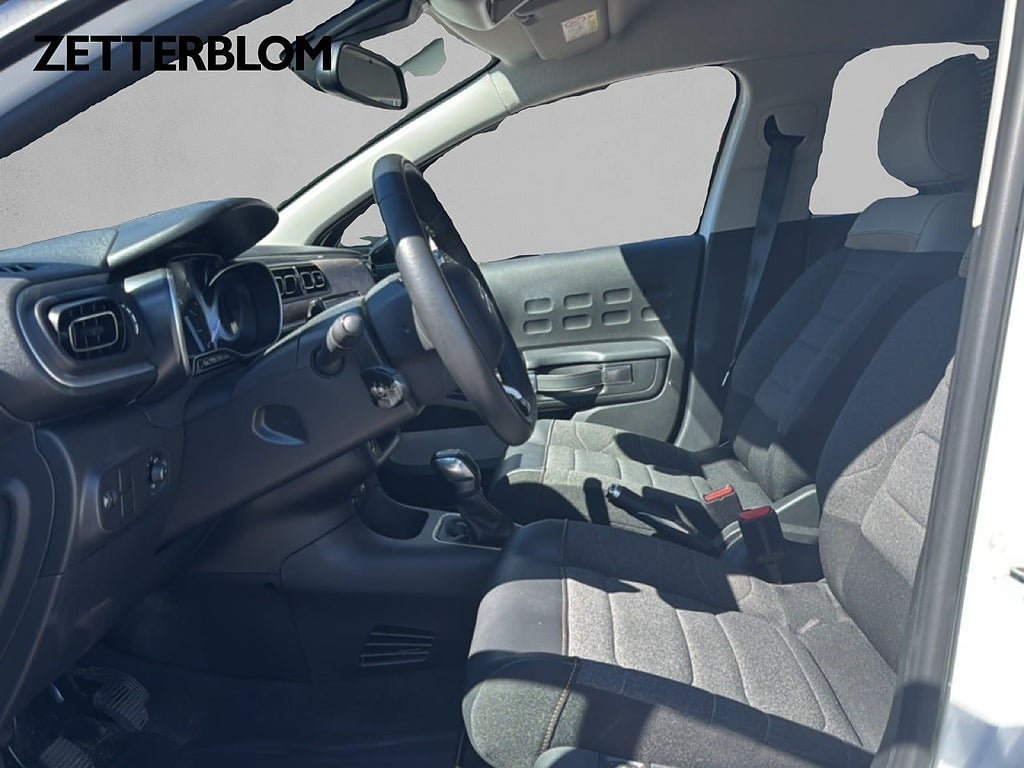 Vehicle Image 7