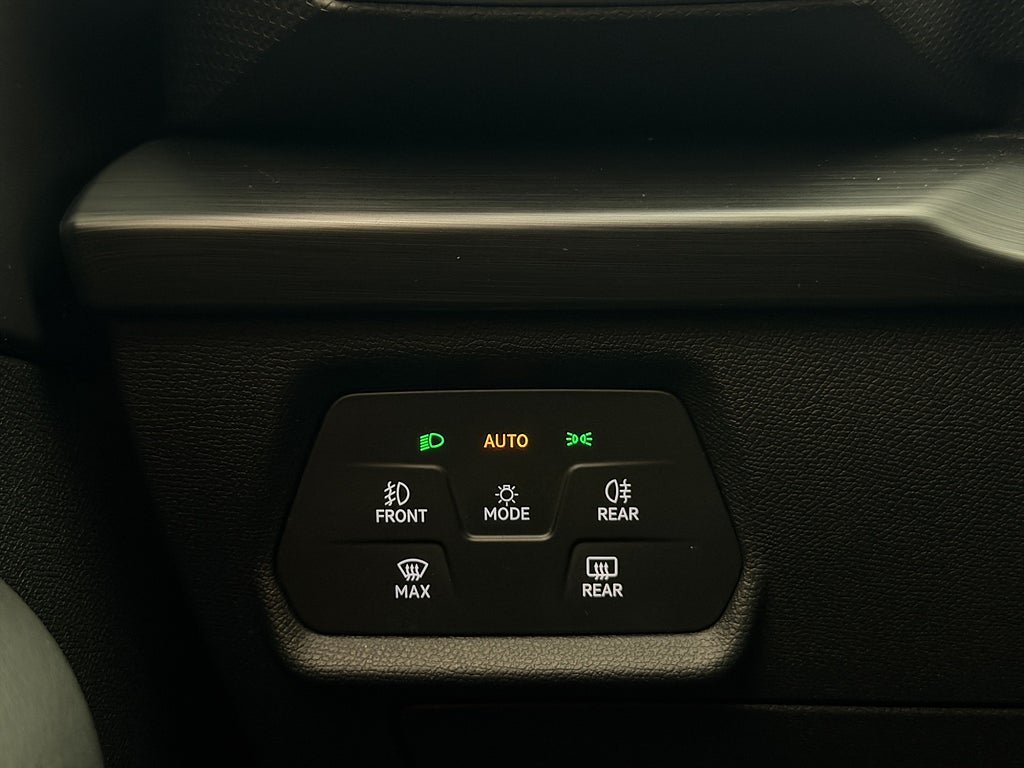 Vehicle Image 26