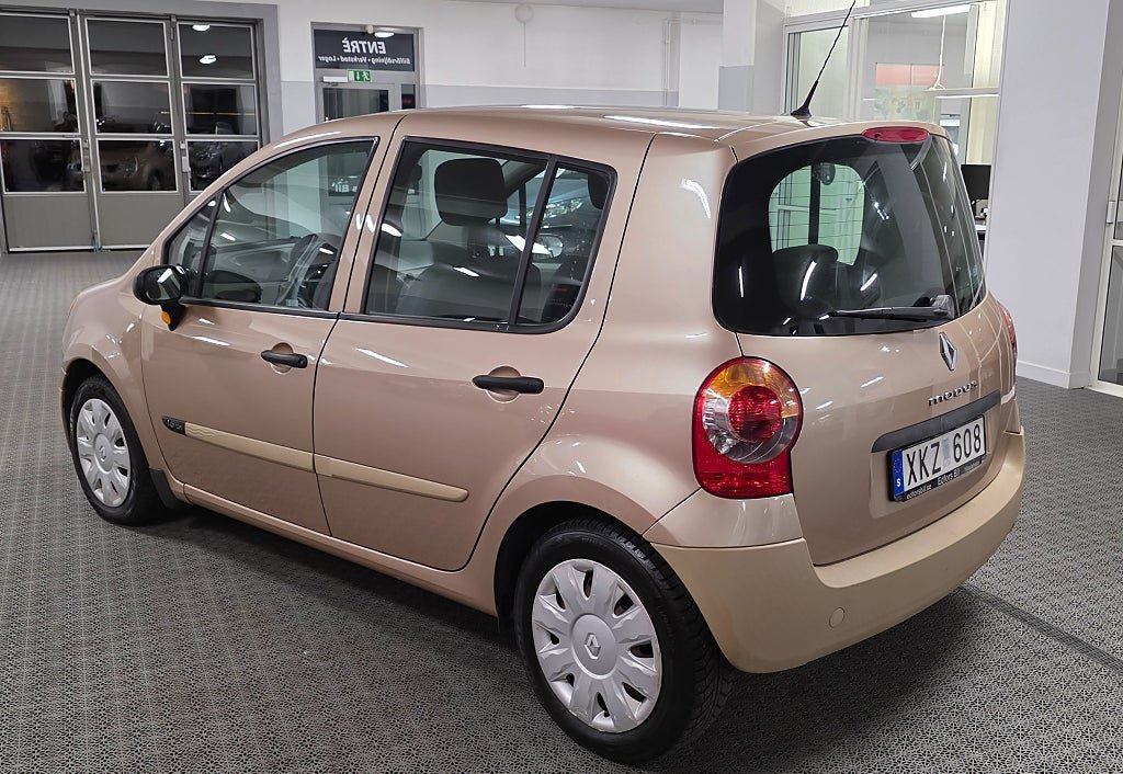 Vehicle Image 4