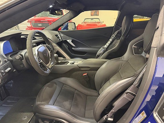 Vehicle Image 25