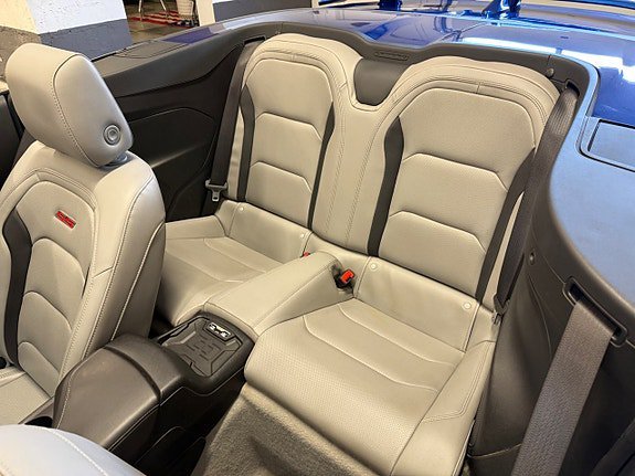 Vehicle Image 32