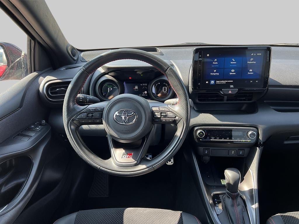 Vehicle Image 9