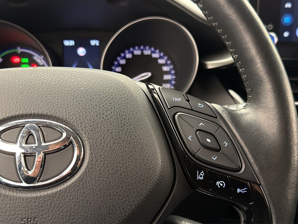 Vehicle Image 25