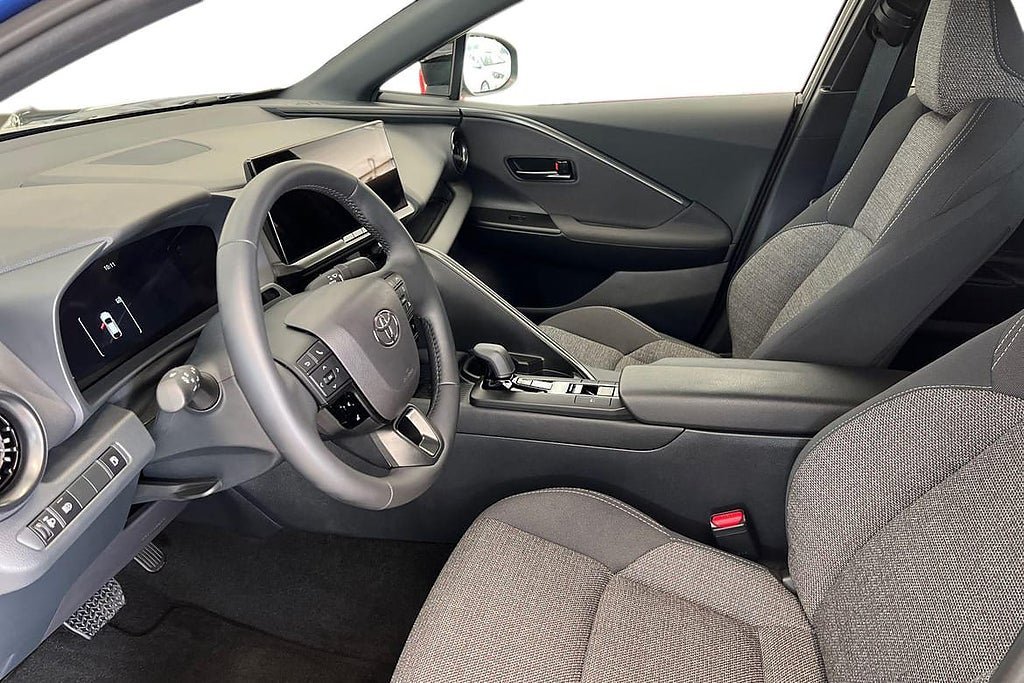 Vehicle Image 12
