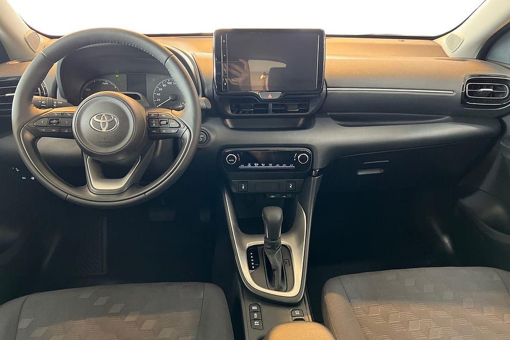 Vehicle Image 8