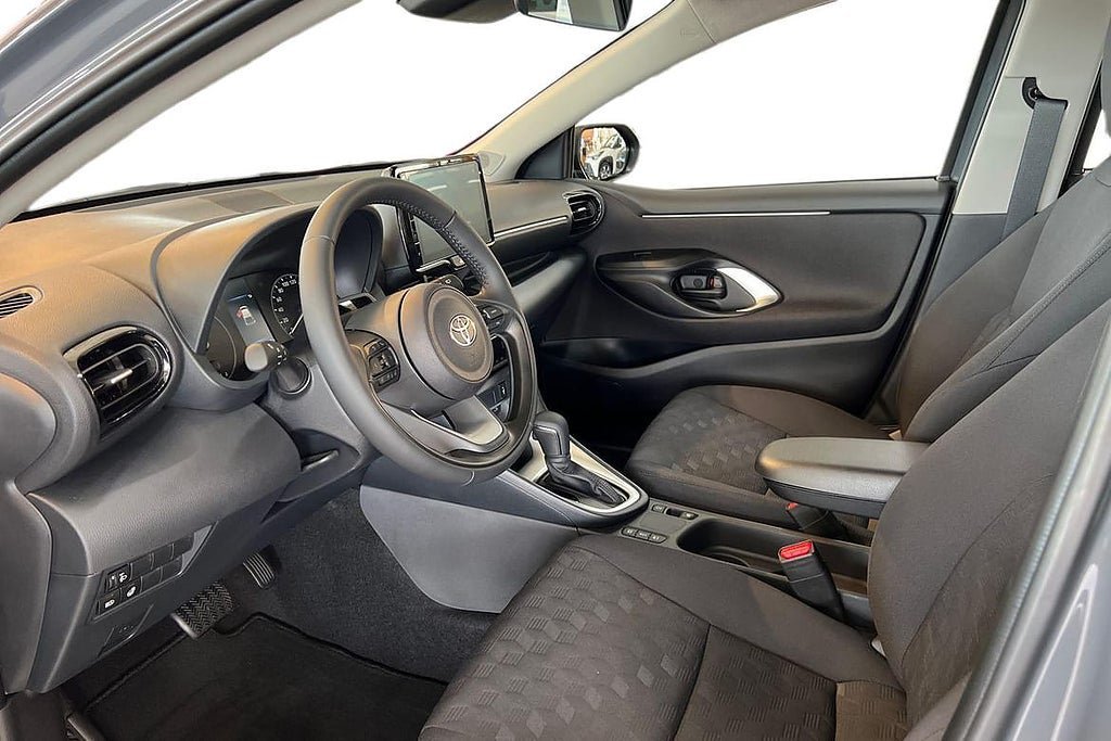 Vehicle Image 12