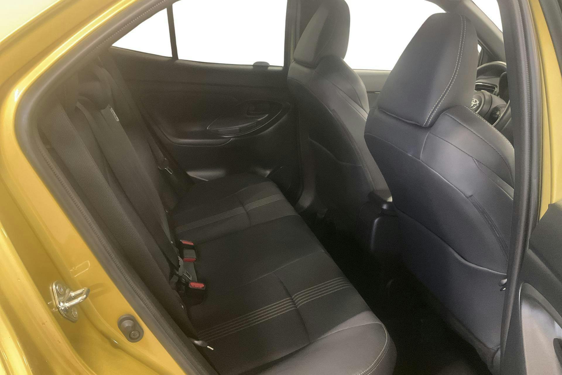 Vehicle Image 8