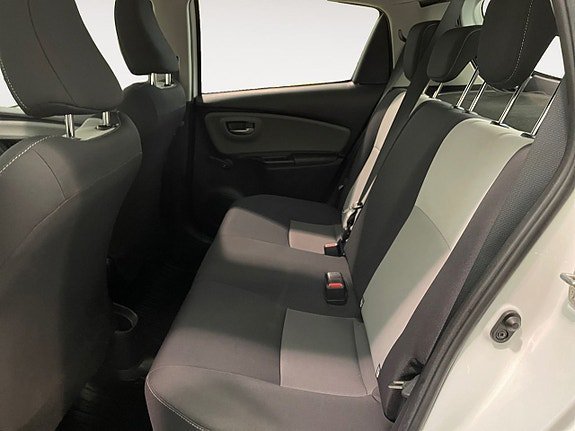 Vehicle Image 12