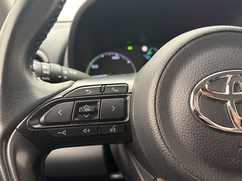 Vehicle Image 16