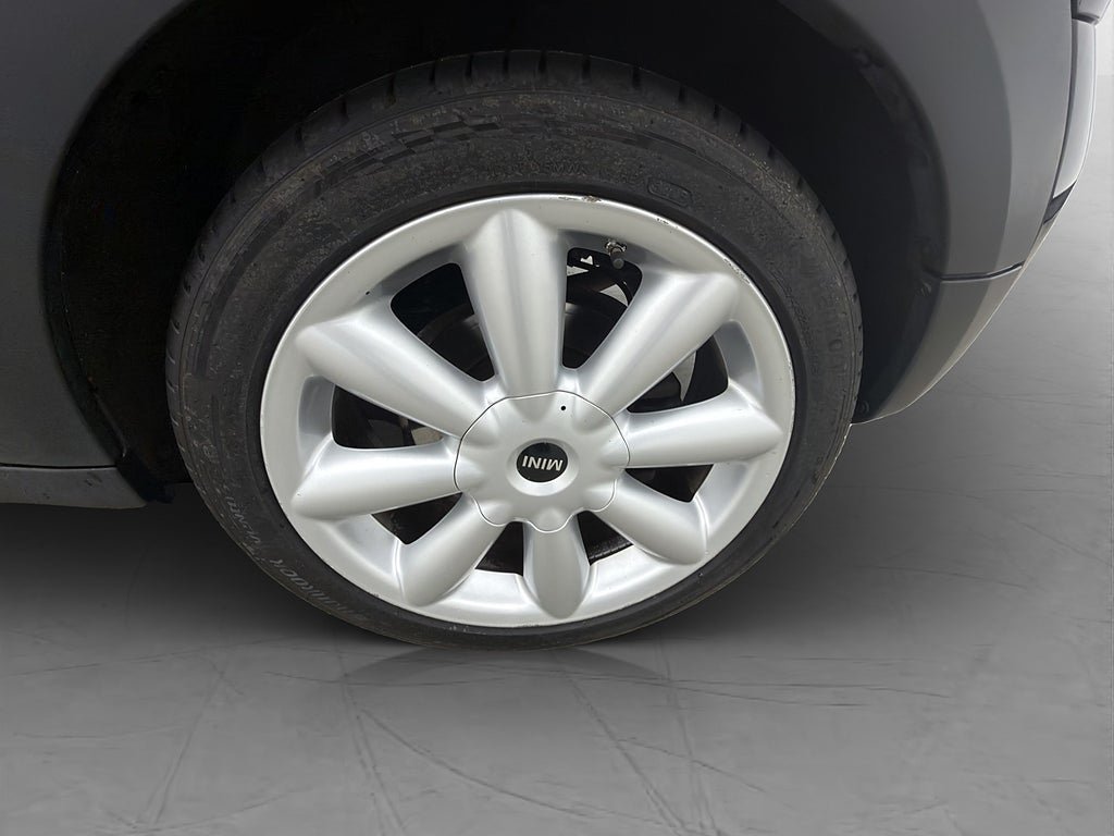 Vehicle Image 32