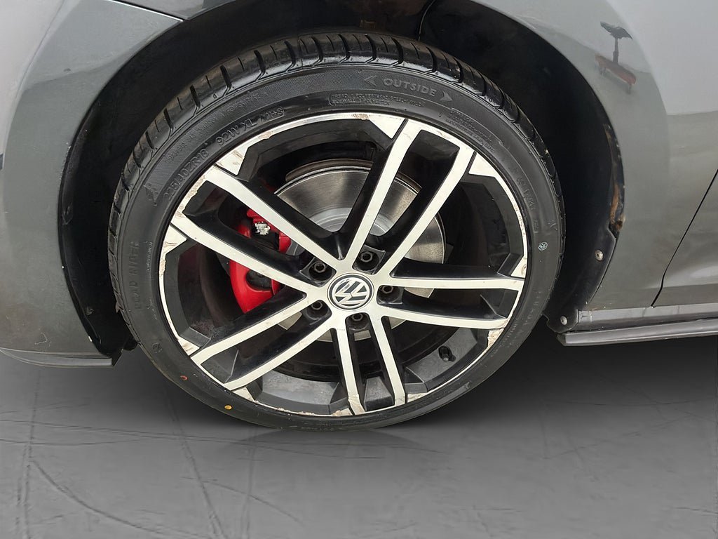 Vehicle Image 32