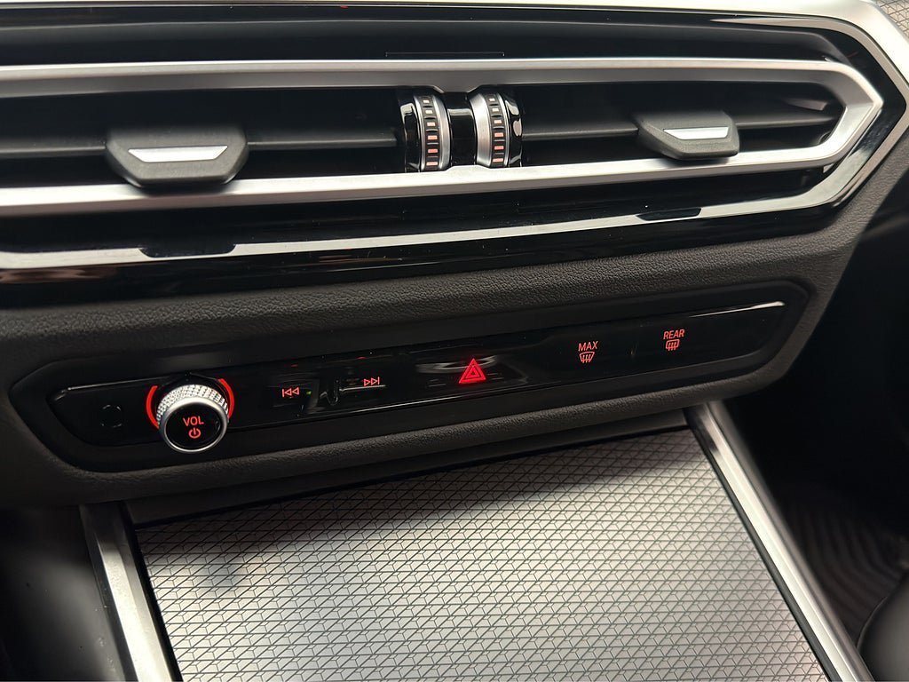 Vehicle Image 28