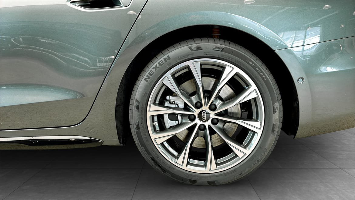 Vehicle Image 6