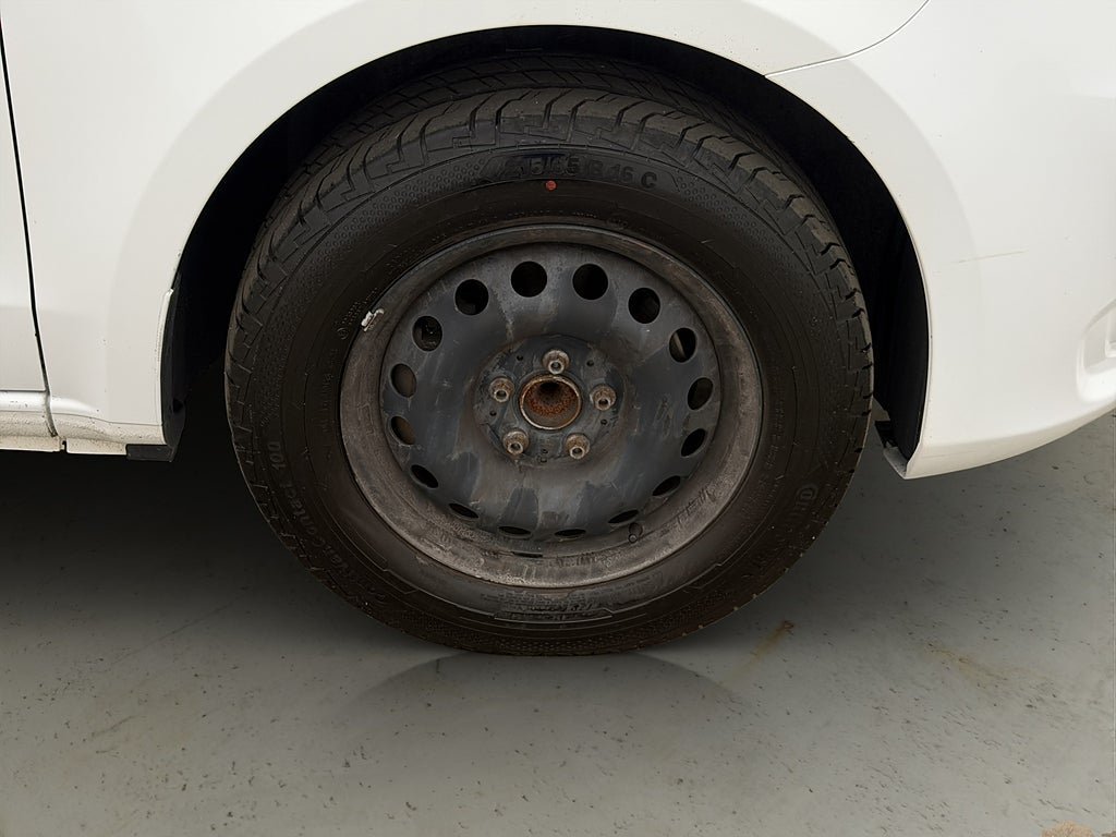 Vehicle Image 32