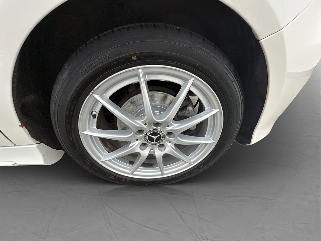 Vehicle Image 25