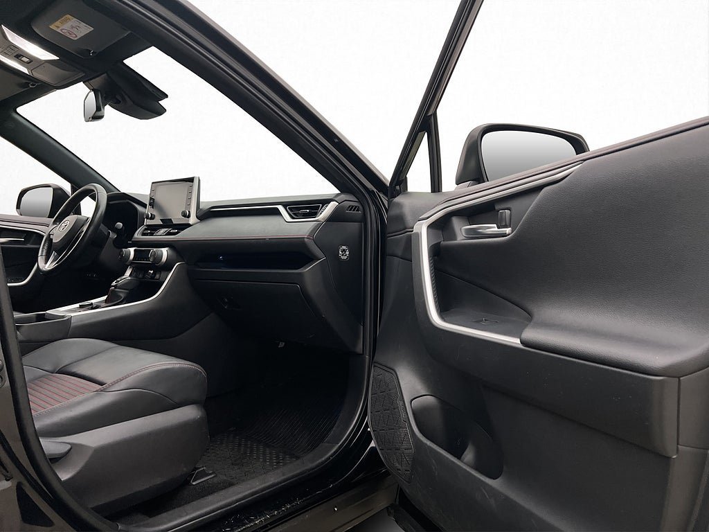 Vehicle Image 25