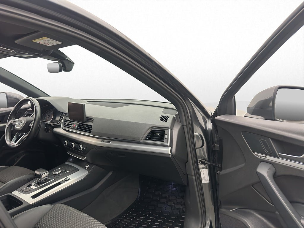 Vehicle Image 25