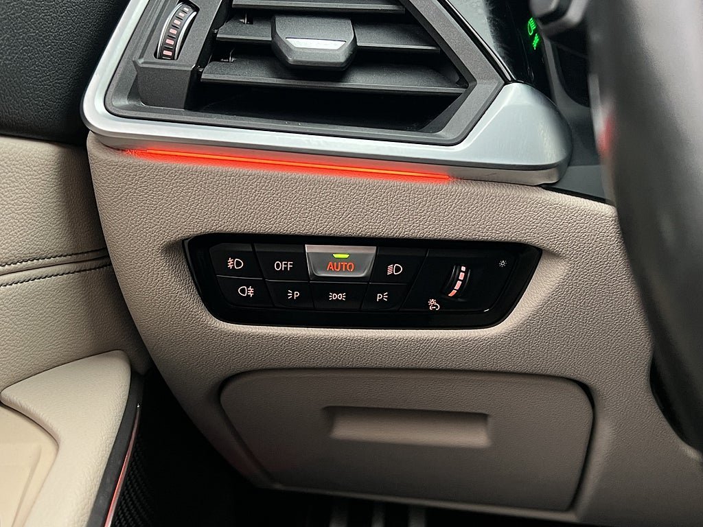 Vehicle Image 29