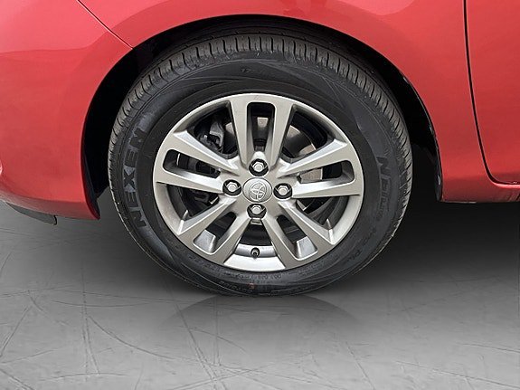Vehicle Image 21