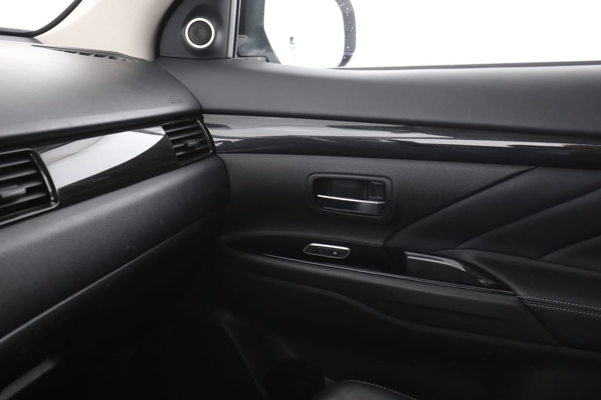 Vehicle Image 32
