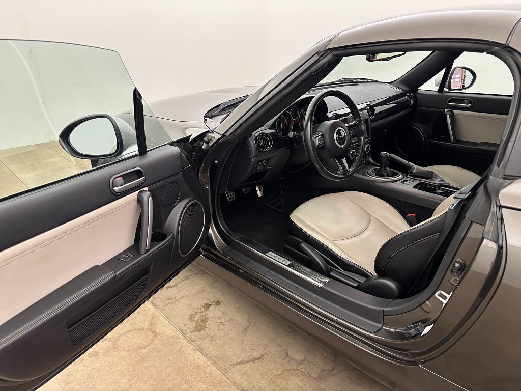 Vehicle Image 12
