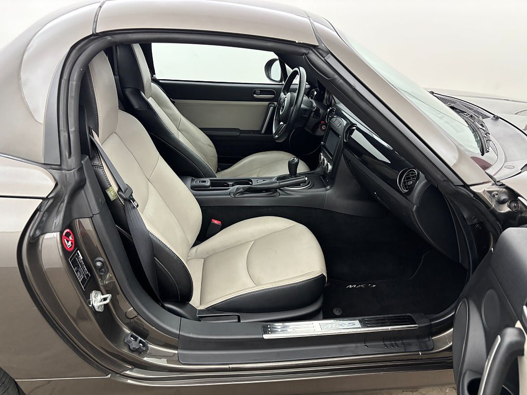 Vehicle Image 14