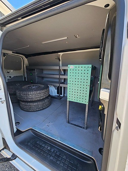 Vehicle Image 8