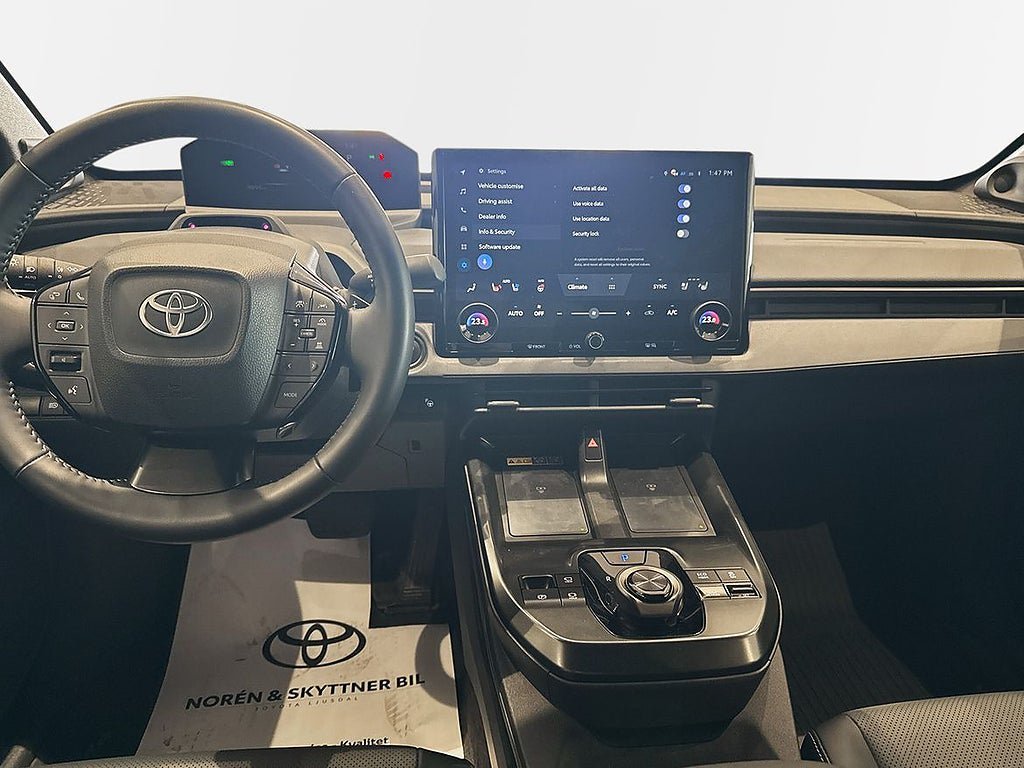 Vehicle Image 9