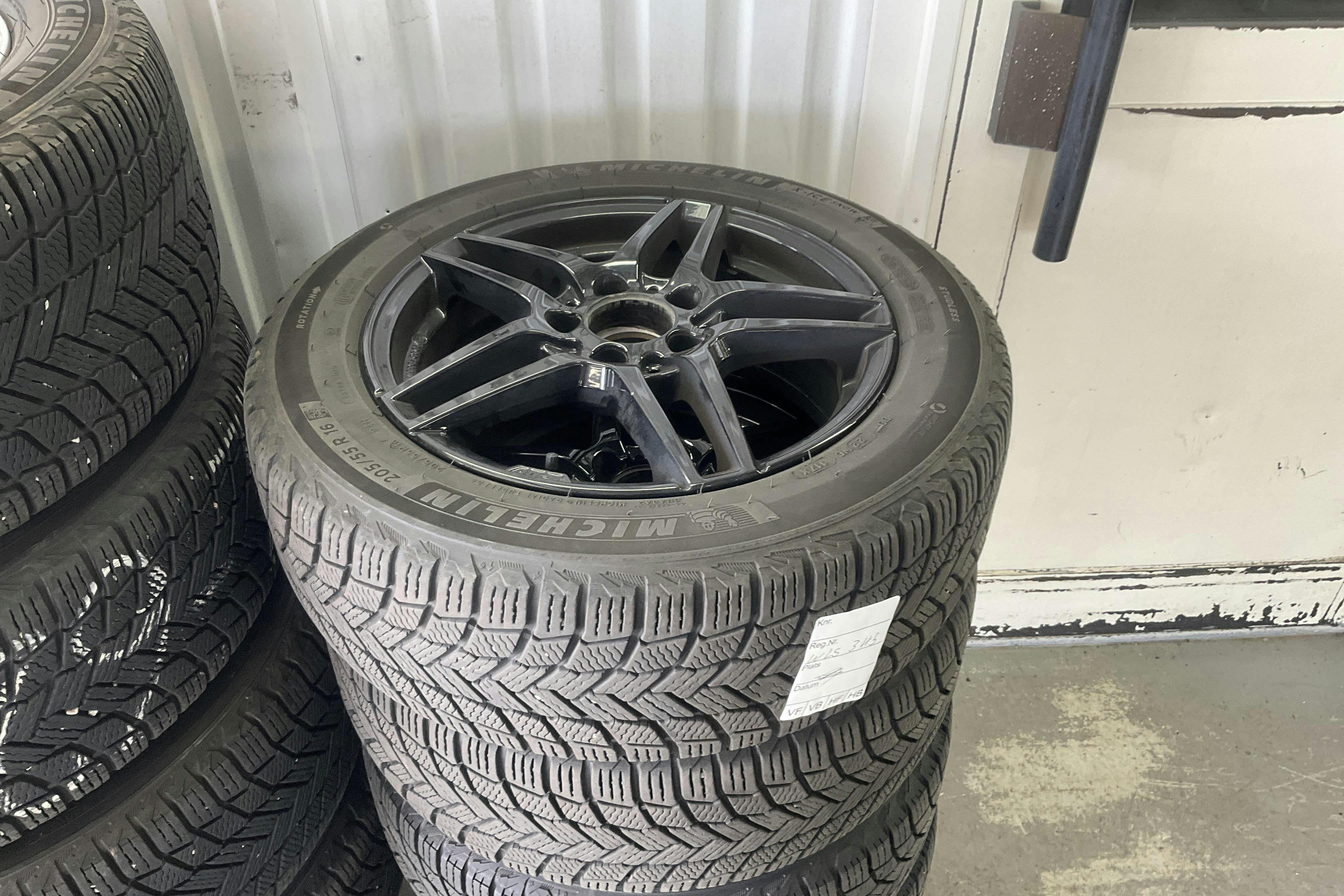 Vehicle Image 12