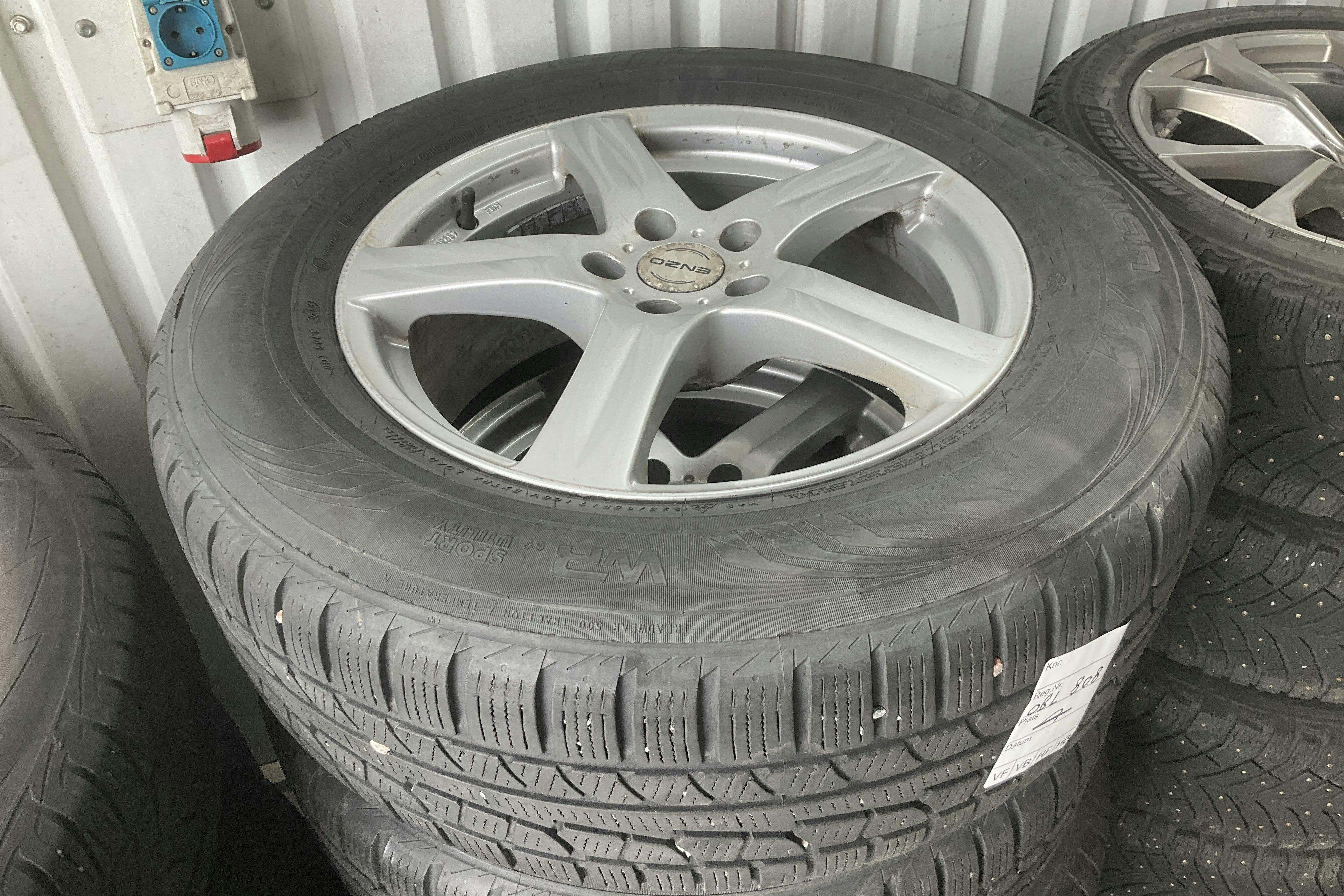 Vehicle Image 12