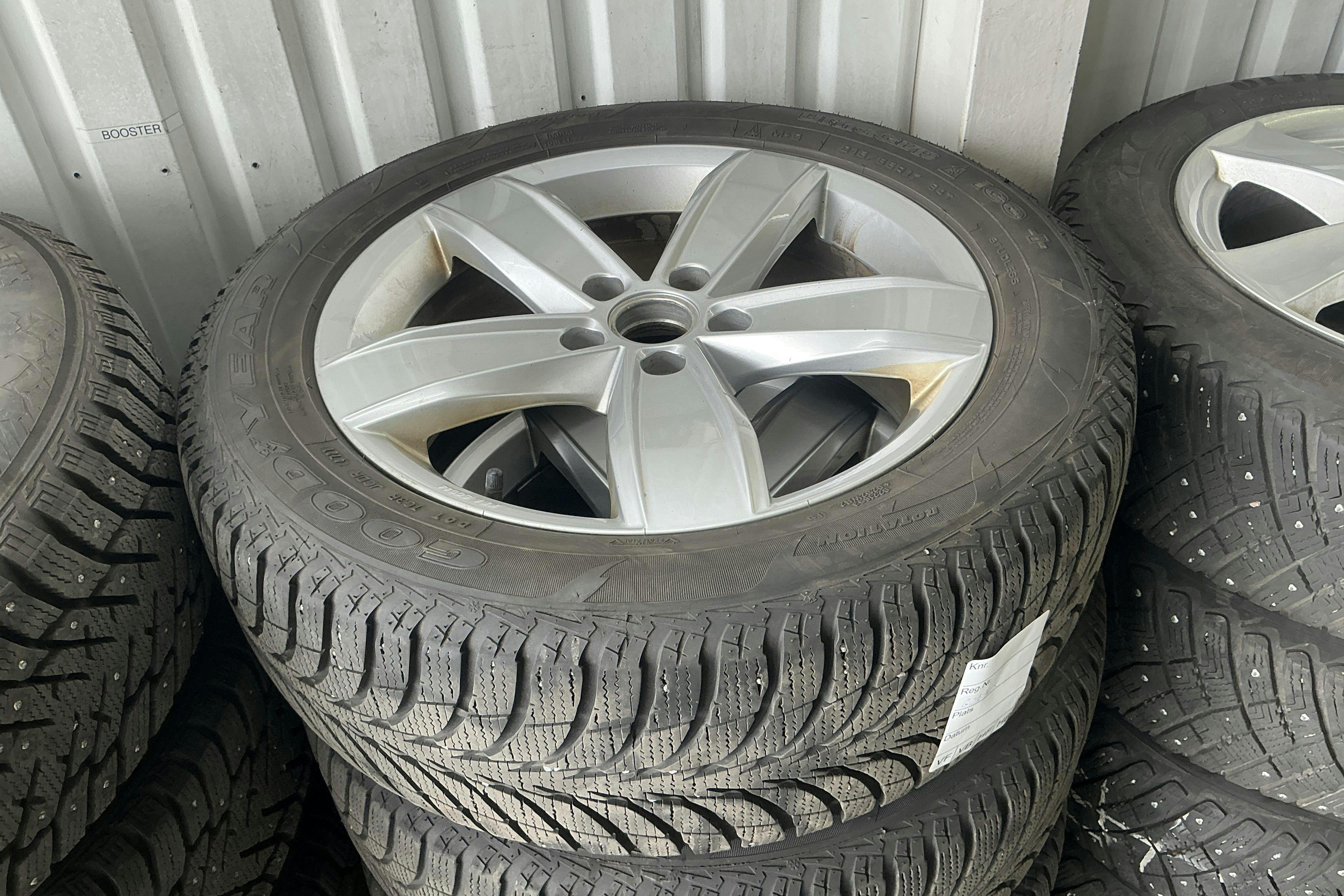 Vehicle Image 14