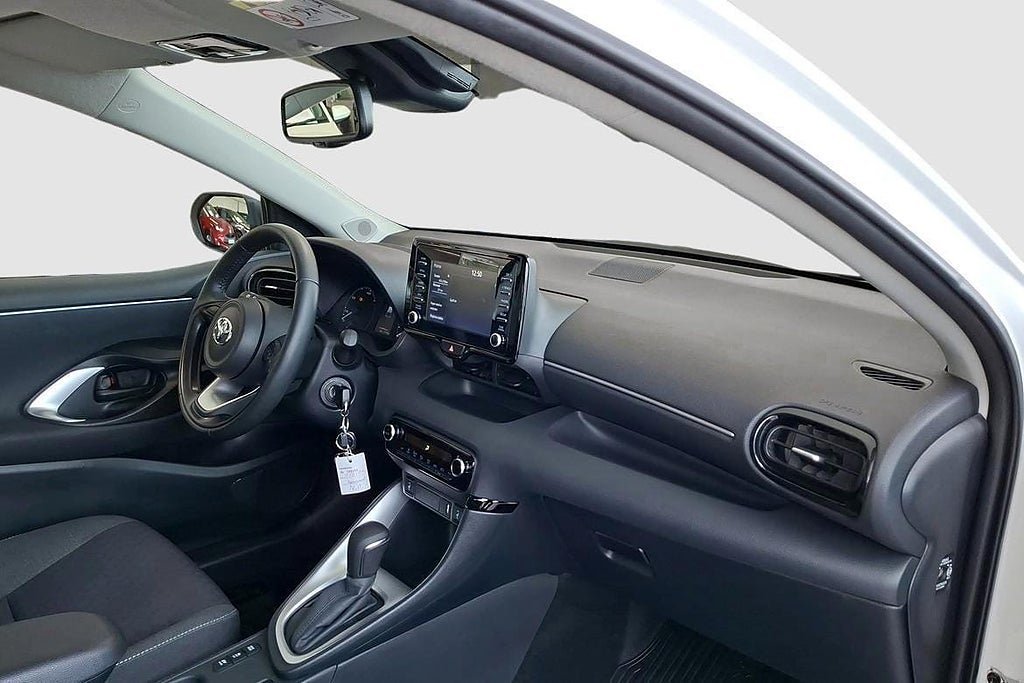 Vehicle Image 8