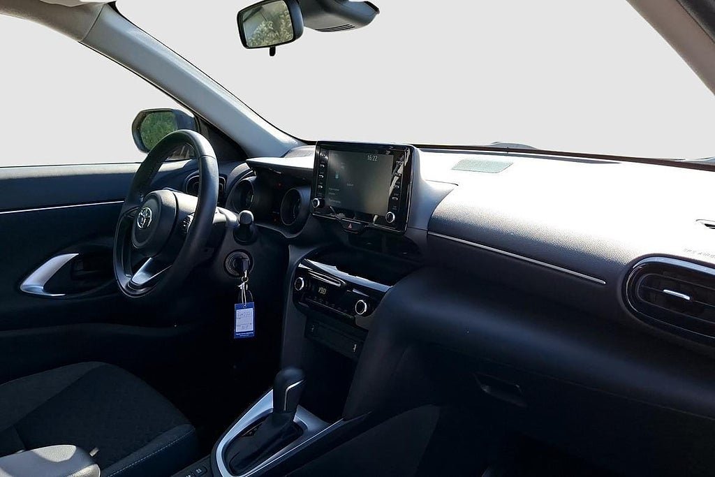 Vehicle Image 9