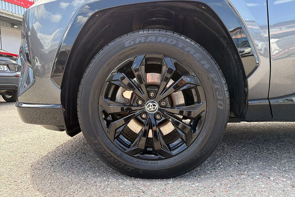 Vehicle Image 16