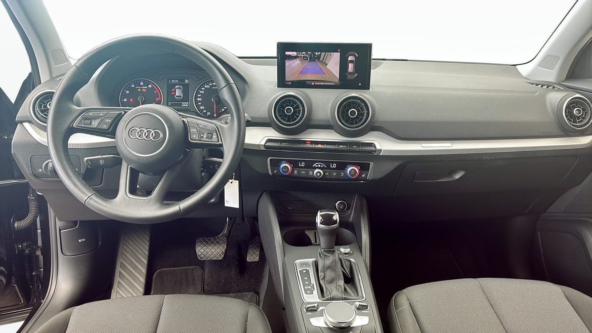Vehicle Image 10