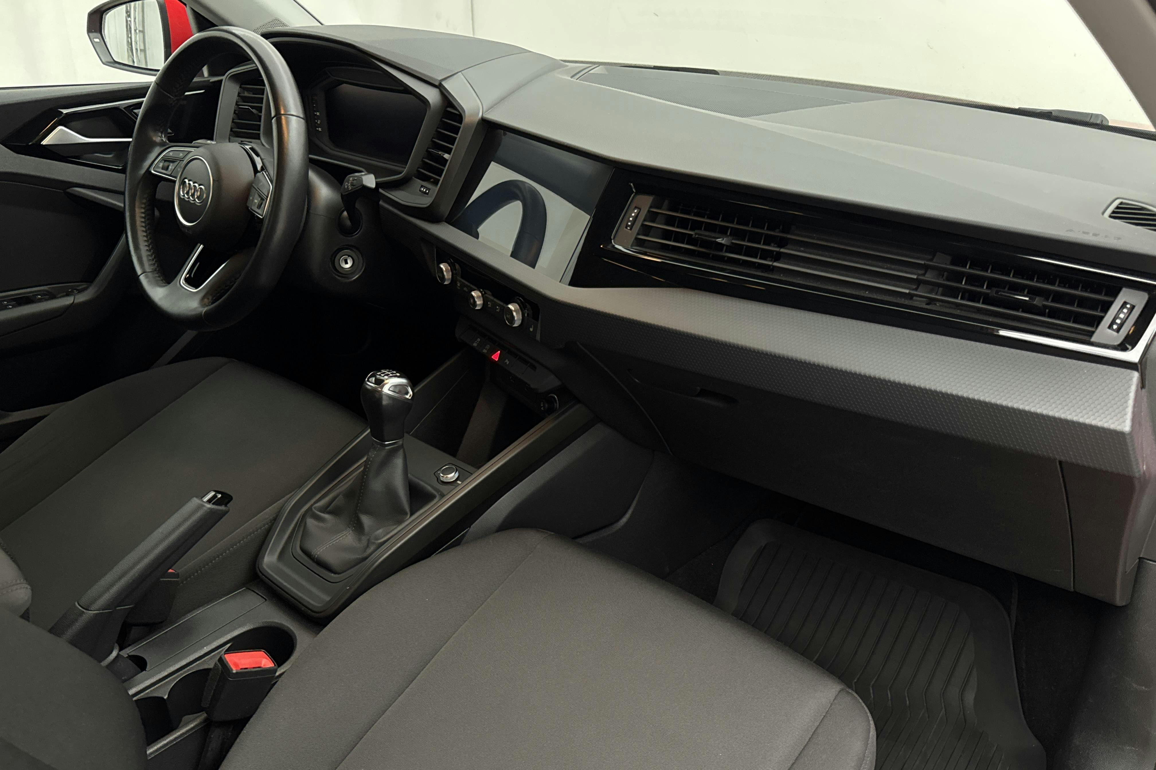 Vehicle Image 13