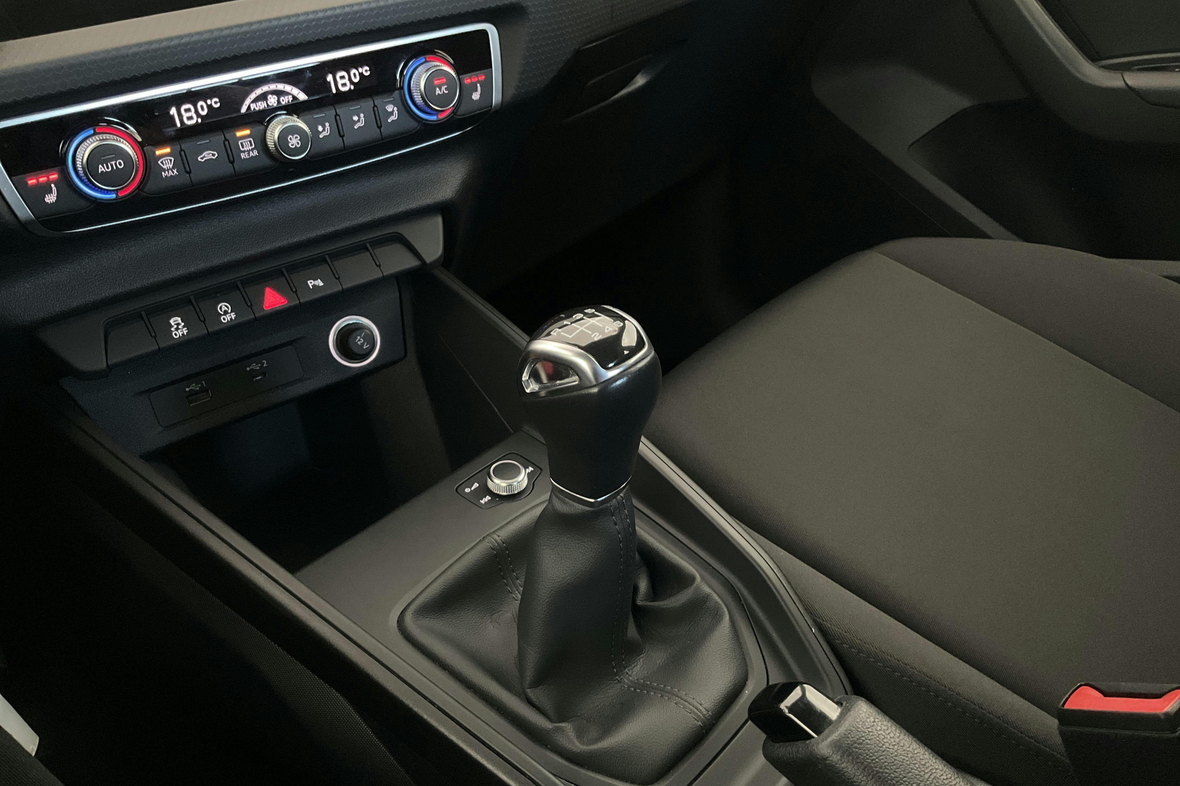 Vehicle Image 14