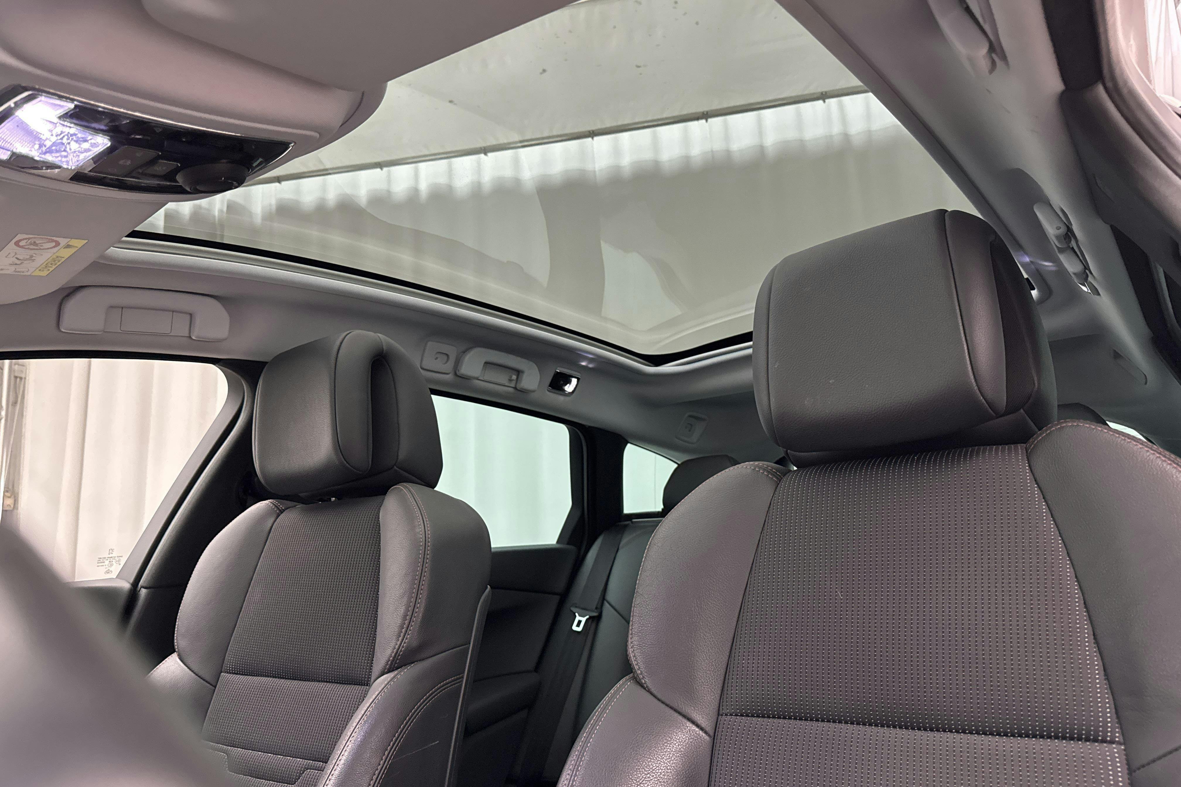 Vehicle Image 16