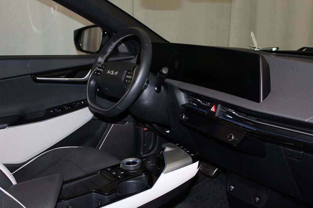 Vehicle Image 23