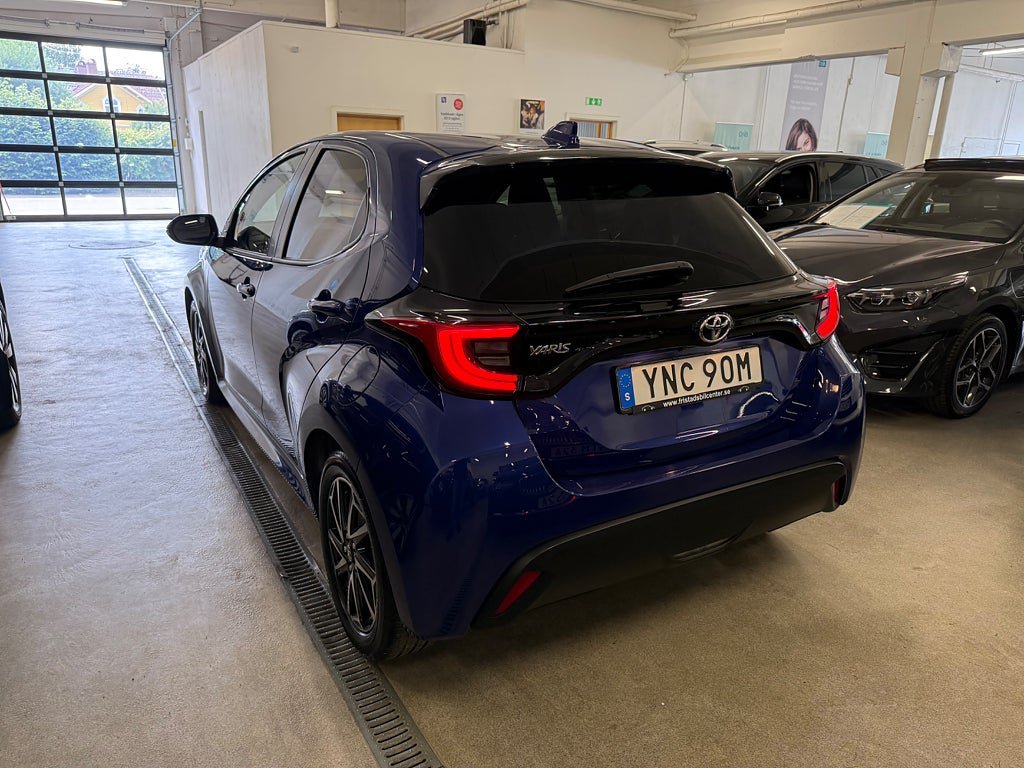 Vehicle Image 16