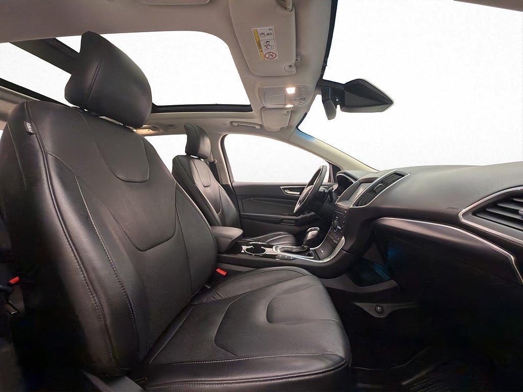Vehicle Image 12