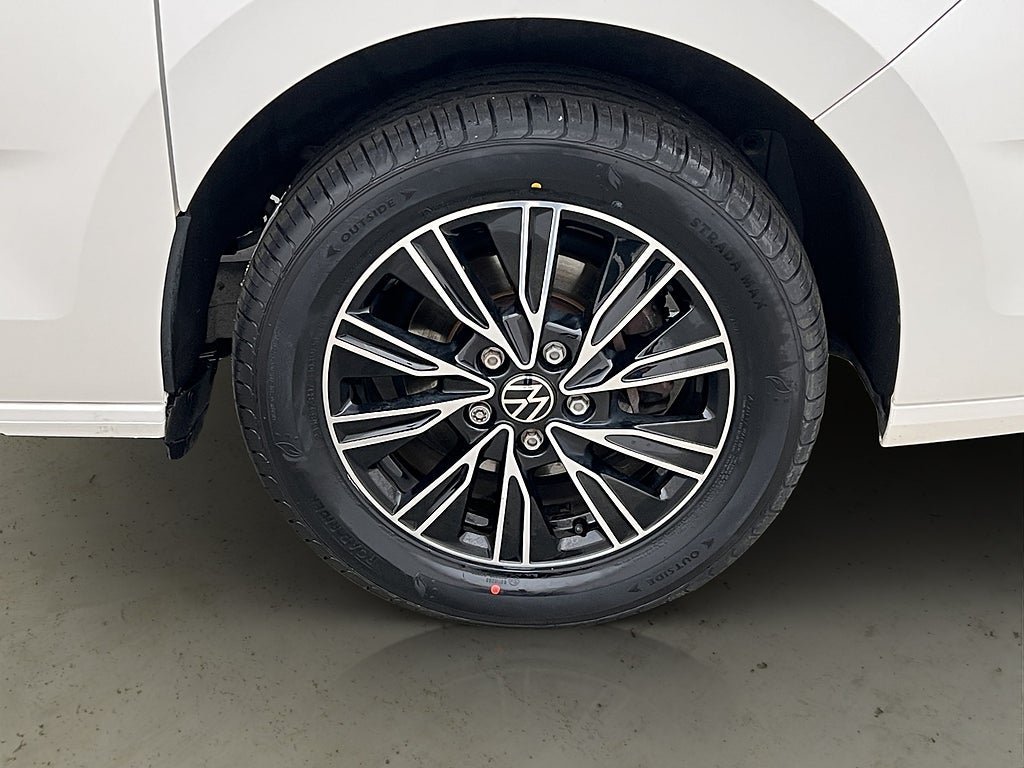 Vehicle Image 32