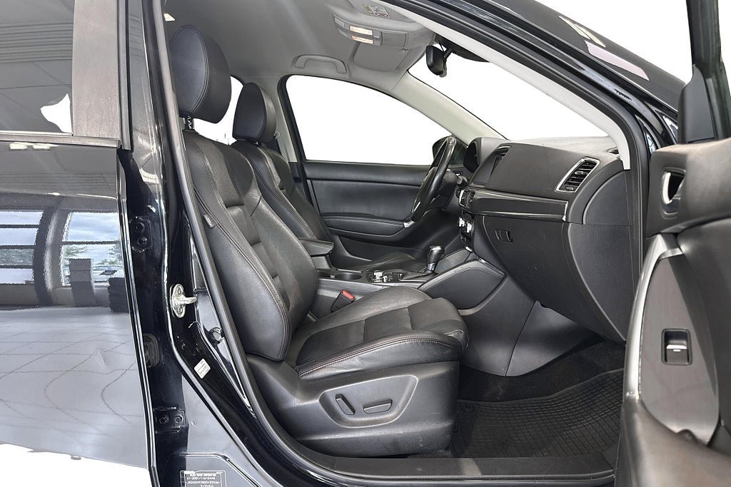 Vehicle Image 16