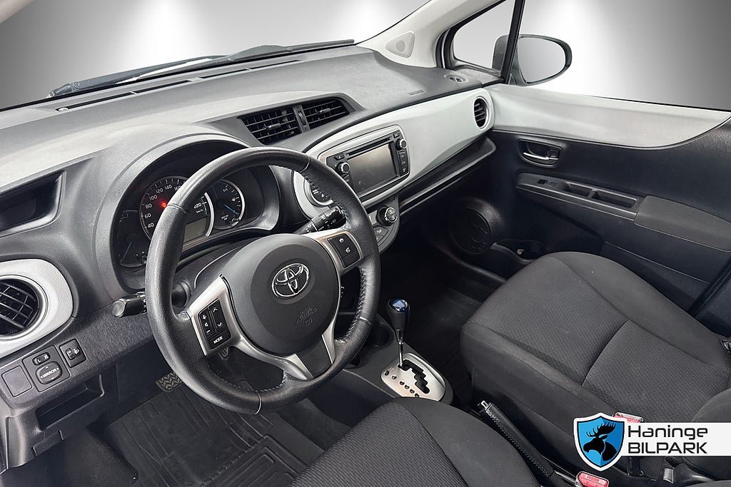 Vehicle Image 9
