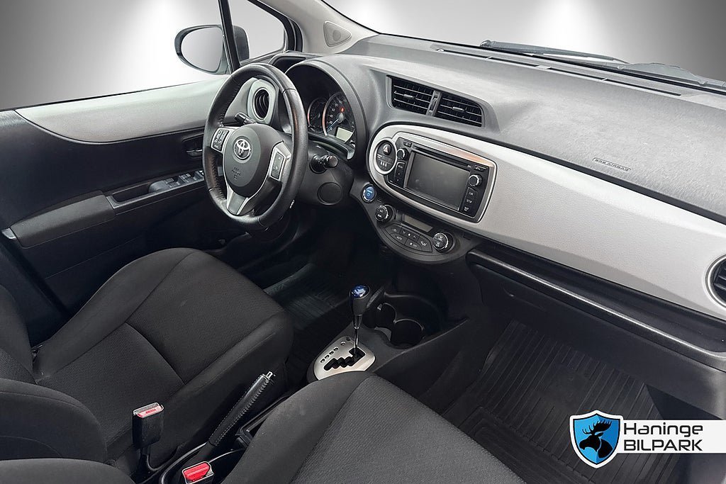 Vehicle Image 10