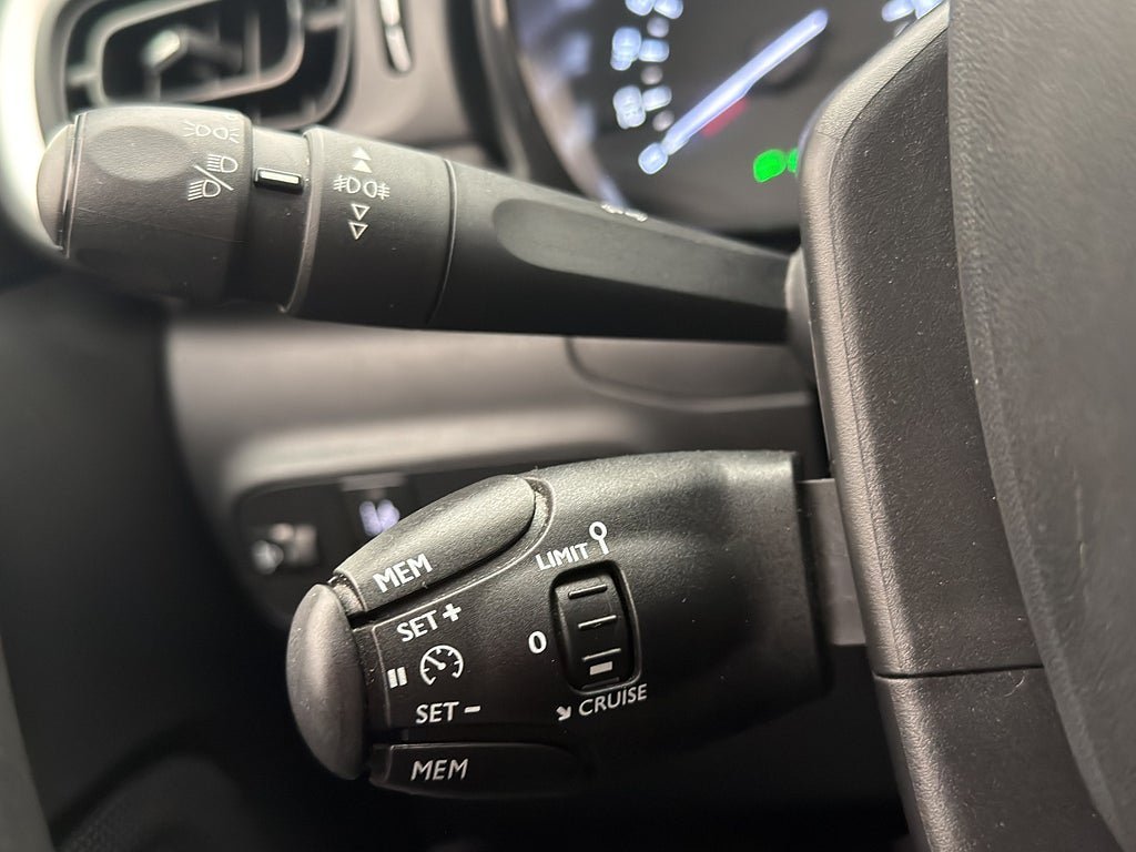 Vehicle Image 24