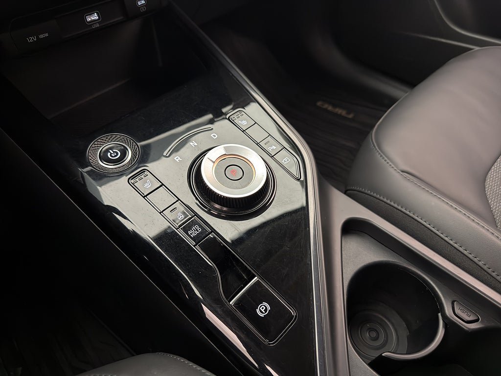 Vehicle Image 25